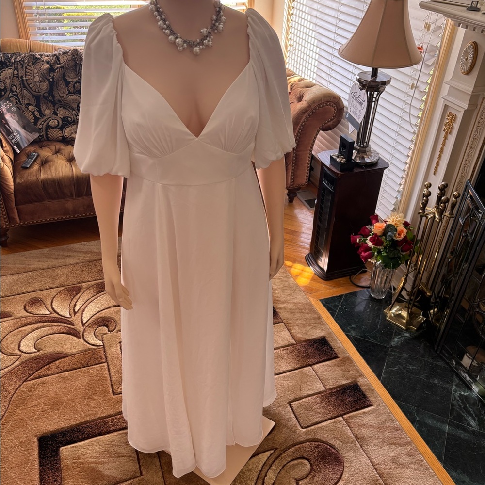 DB STUDIO
Bubble Sleeve Georgette V-Neck Wedding Dress
STYLE# SDWG0971. Size 16w - Picture 6 of 16